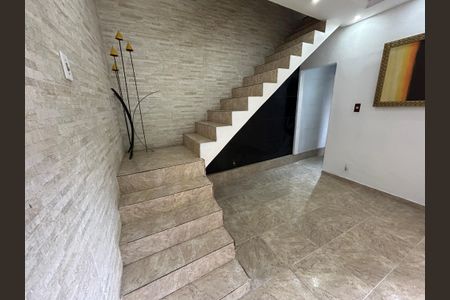 Esacada de casa para alugar com 2 quartos, 49m² em Turiaçú, Rio de Janeiro