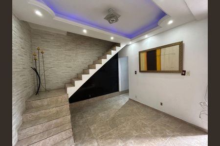 Sala de casa para alugar com 2 quartos, 49m² em Turiaçú, Rio de Janeiro