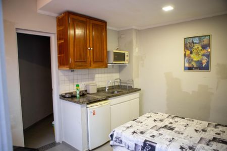 Cozinha de kitnet/studio para alugar com 1 quarto, 17m² em Butantã, São Paulo