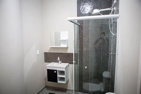 Banheiro de kitnet/studio para alugar com 1 quarto, 17m² em Butantã, São Paulo