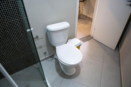 Banheiro de kitnet/studio para alugar com 1 quarto, 17m² em Butantã, São Paulo