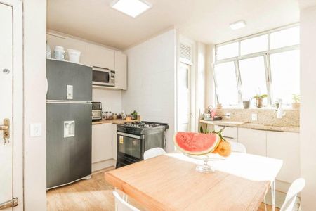 Cozinha  de apartamento para alugar com 2 quartos, 70m² em Mont’Serrat, Porto Alegre