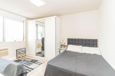 Quarto 2 de apartamento para alugar com 2 quartos, 70m² em Mont’Serrat, Porto Alegre