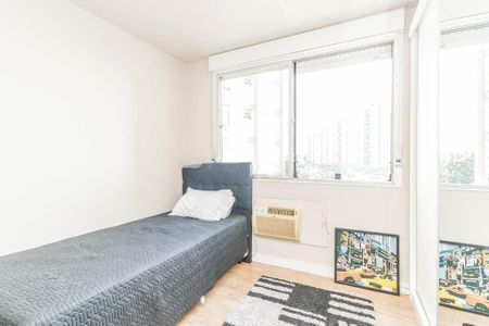 Quarto 1 de apartamento para alugar com 2 quartos, 70m² em Mont’Serrat, Porto Alegre