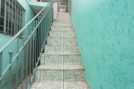 Casa à venda com 59m², 2 quartos e 2 vagasEscada - Entrada 