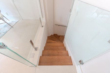 Apartamento à venda com 150m², 3 quartos e 1 vaga Apartamento à venda com 150m², 3 quartos e 1 vagaEscada