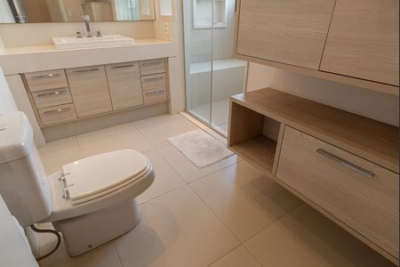 Apartamento à venda com 146m², 3 quartos e 1 vaga Apartamento à venda com 146m², 3 quartos e 1 vagaBanheiro social
