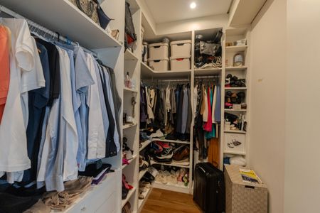 Apartamento à venda com 150m², 3 quartos e 1 vaga Apartamento à venda com 150m², 3 quartos e 1 vagaCloset da suíte 1