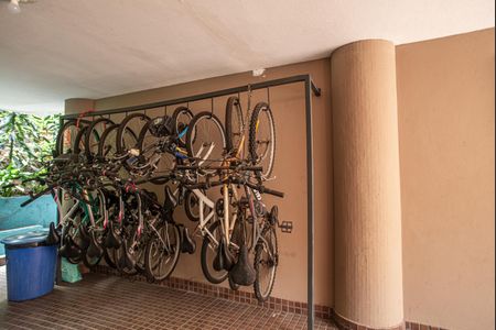 Apartamento à venda com 146m², 3 quartos e 1 vaga Apartamento à venda com 146m², 3 quartos e 1 vagaÁrea comum - Bicicletário