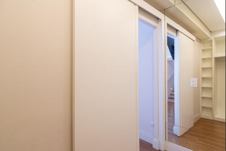 Apartamento à venda com 146m², 3 quartos e 1 vaga Apartamento à venda com 146m², 3 quartos e 1 vagaSuíte - Closet