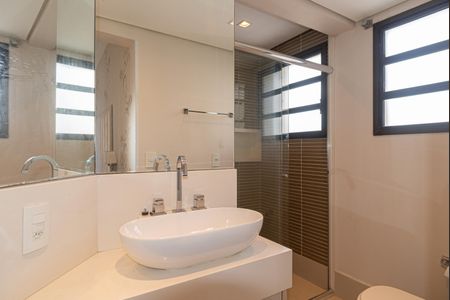 Apartamento à venda com 146m², 3 quartos e 1 vaga Apartamento à venda com 146m², 3 quartos e 1 vagaBanheiro da Suíte