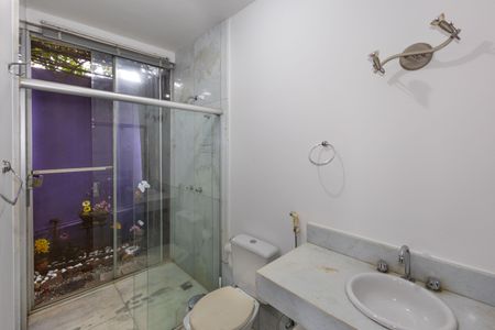 Banheiro da Suíte 1 de casa para alugar com 2 quartos, 90m² em Vale do Sol, Nova Lima