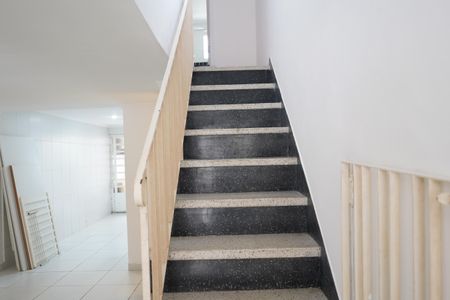 Casa para alugar com 200m², 2 quartos e 1 vagaEscada