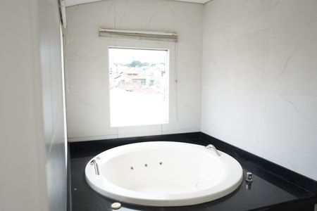 Casa para alugar com 200m², 2 quartos e 1 vagaBanheira