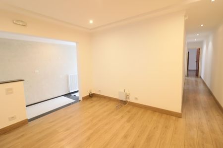 Sala de casa à venda com 4 quartos, 150m² em Pestana, Osasco