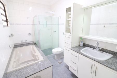 Casa à venda com 150m², 4 quartos e 2 vagasBanheiro da Suíte 1