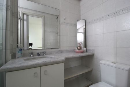 Apartamento à venda com 55m², 2 quartos e 2 vagasBanheiro da Suíte