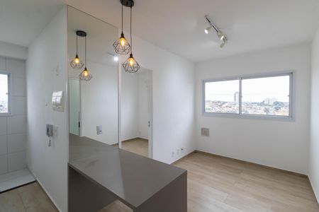 Sala e Cozinha de apartamento à venda com 2 quartos, 37m² em Vila Pierina, São Paulo