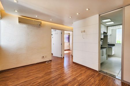 Apartamento à venda com 43m², 2 quartos e 1 vaga Apartamento à venda com 43m², 2 quartos e 1 vagaSala