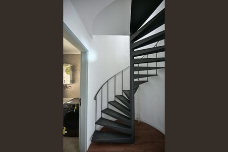 Apartamento para alugar com 58m², 1 quarto e 2 vagasEscada