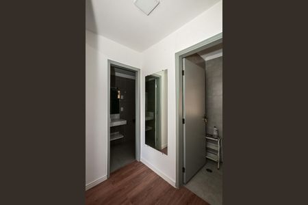 Corredor de apartamento para alugar com 1 quarto, 58m² em Vila Suzana, São Paulo