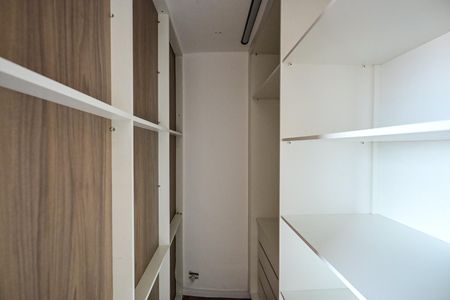 Apartamento para alugar com 58m², 1 quarto e 2 vagasArmário do Quarto 