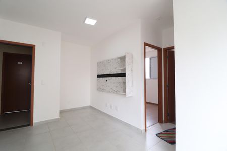 Sala de apartamento para alugar com 2 quartos, 44m² em Jardim Patricia, Uberlândia