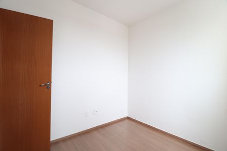 Quarto 1 de apartamento para alugar com 2 quartos, 44m² em Jardim Patricia, Uberlândia