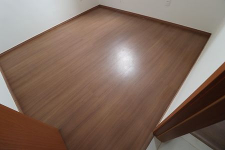 Quarto 1 de apartamento para alugar com 2 quartos, 44m² em Jardim Patricia, Uberlândia