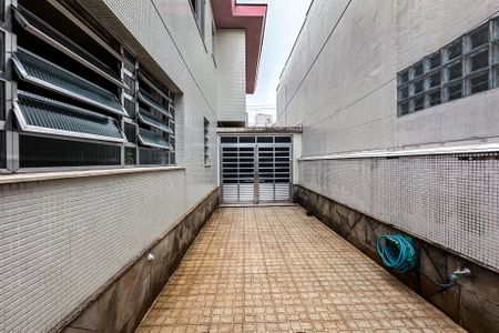 Casa à venda com 200m², 5 quartos e 5 vagasQuintal