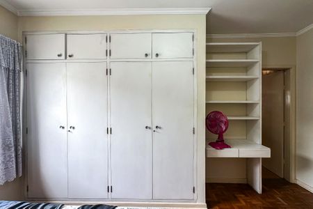 Casa à venda com 200m², 5 quartos e 5 vagasSuíte