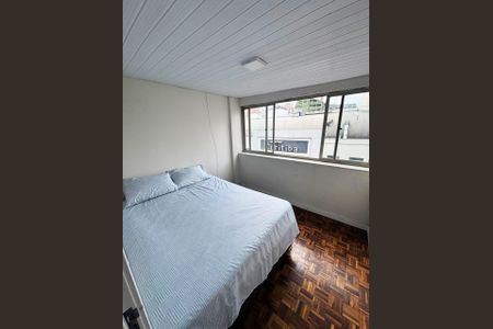 Quarto  de kitnet/studio para alugar com 1 quarto, 28m² em Centro, Curitiba
