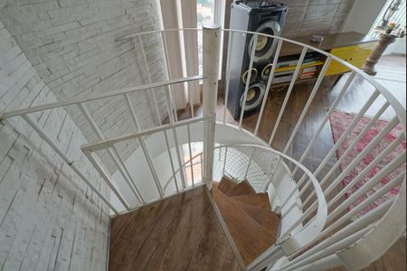 Apartamento à venda com 136m², 3 quartos e 2 vagasEscada