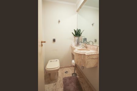 Apartamento à venda com 240m², 4 quartos e 3 vagas Apartamento à venda com 240m², 4 quartos e 3 vagasLavabo