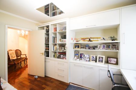 Apartamento à venda com 240m², 4 quartos e 3 vagas Apartamento à venda com 240m², 4 quartos e 3 vagasQuarto