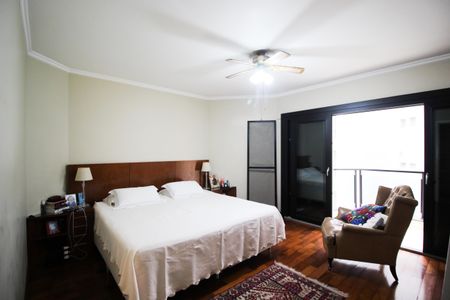 Apartamento à venda com 240m², 4 quartos e 3 vagas Apartamento à venda com 240m², 4 quartos e 3 vagasSuíte 1