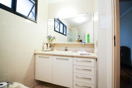 Apartamento à venda com 240m², 4 quartos e 3 vagas Apartamento à venda com 240m², 4 quartos e 3 vagasBanheiro da Suíte 2