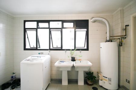 Apartamento à venda com 240m², 4 quartos e 3 vagas Apartamento à venda com 240m², 4 quartos e 3 vagasÁrea de Serviço