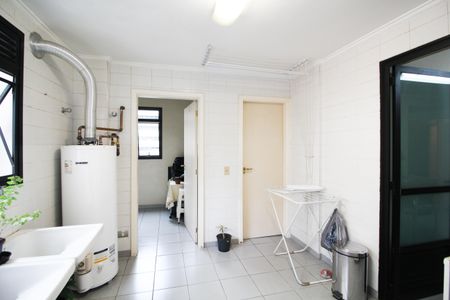 Apartamento à venda com 240m², 4 quartos e 3 vagas Apartamento à venda com 240m², 4 quartos e 3 vagasÁrea de Serviço