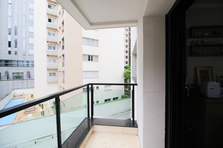 Apartamento à venda com 240m², 4 quartos e 3 vagas Apartamento à venda com 240m², 4 quartos e 3 vagasVaranda da Suíte 1