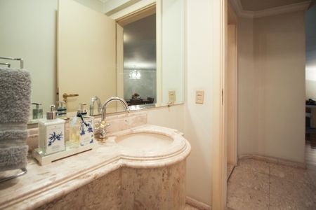 Apartamento à venda com 240m², 4 quartos e 3 vagas Apartamento à venda com 240m², 4 quartos e 3 vagasLavabo