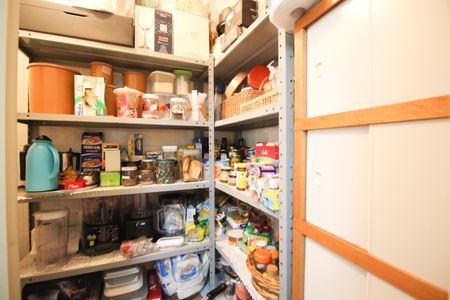 Apartamento à venda com 240m², 4 quartos e 3 vagas Apartamento à venda com 240m², 4 quartos e 3 vagasDespensa