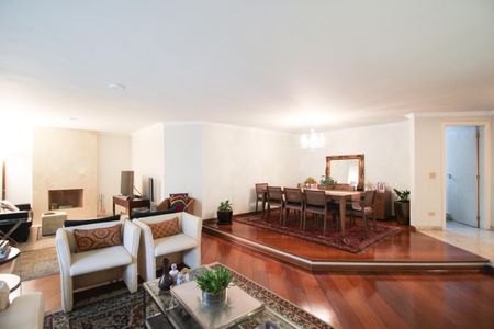 Apartamento à venda com 240m², 4 quartos e 3 vagas Apartamento à venda com 240m², 4 quartos e 3 vagasSala