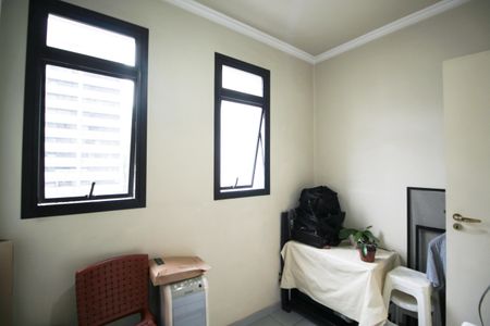 Apartamento à venda com 240m², 4 quartos e 3 vagas Apartamento à venda com 240m², 4 quartos e 3 vagasQuarto de Serviço