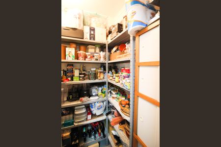 Apartamento à venda com 240m², 4 quartos e 3 vagas Apartamento à venda com 240m², 4 quartos e 3 vagasDespensa