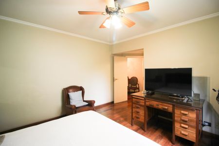 Apartamento à venda com 240m², 4 quartos e 3 vagas Apartamento à venda com 240m², 4 quartos e 3 vagasSuíte 2