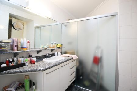 Apartamento à venda com 240m², 4 quartos e 3 vagas Apartamento à venda com 240m², 4 quartos e 3 vagasBanheiro da Suíte 3