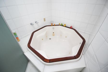 Apartamento à venda com 240m², 4 quartos e 3 vagas Apartamento à venda com 240m², 4 quartos e 3 vagasBanheiro da Suíte 1