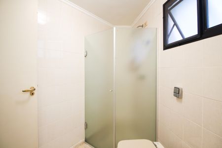 Apartamento à venda com 240m², 4 quartos e 3 vagas Apartamento à venda com 240m², 4 quartos e 3 vagasBanheiro da Suíte 2