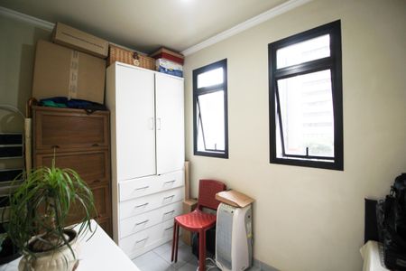 Apartamento à venda com 240m², 4 quartos e 3 vagas Apartamento à venda com 240m², 4 quartos e 3 vagasQuarto de Serviço